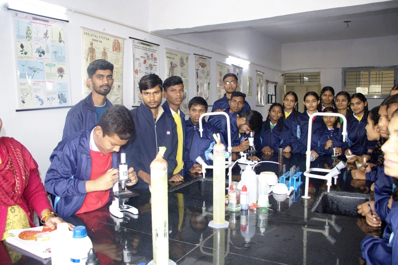 जीवविज्ञान प्रयोगशाला